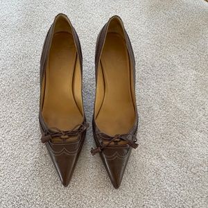 Hermes Brown leather pump with bow